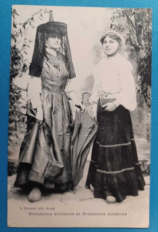 Cpa (13) Bressane Ancienne Et Bressane Moderne 