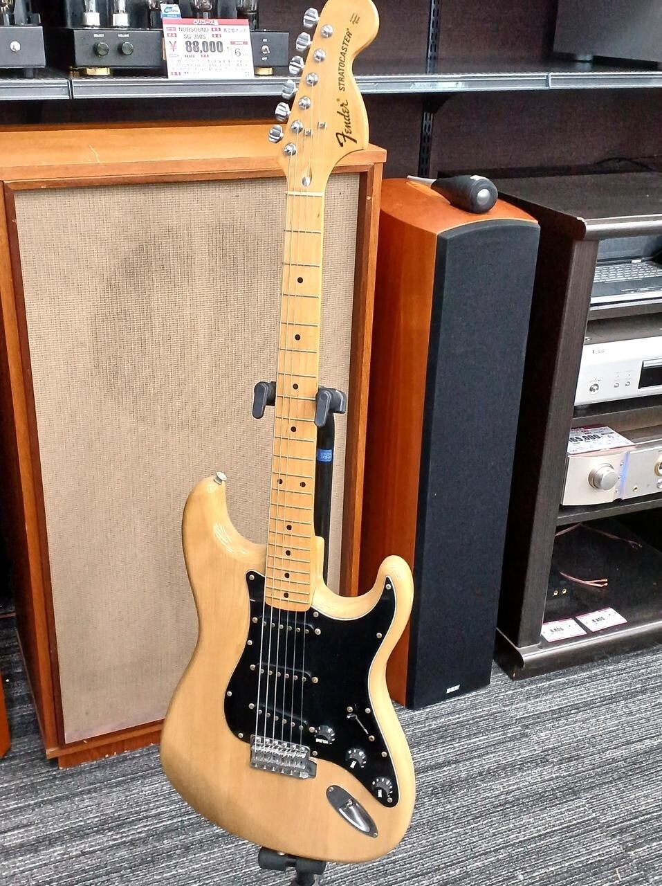 Fender Made in Japan Stratocaster ストラト Late 90s Fender Stratocaster Sunburst Crafted in Japan w