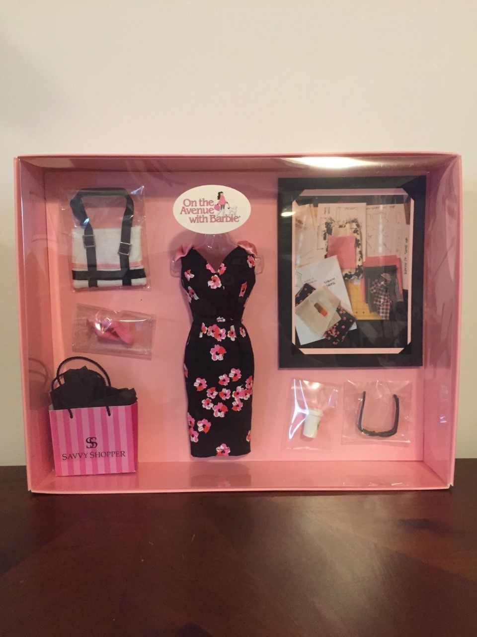 2018 Convention Outfit Giftset 'On The Avenue With Barbie' Nrfb