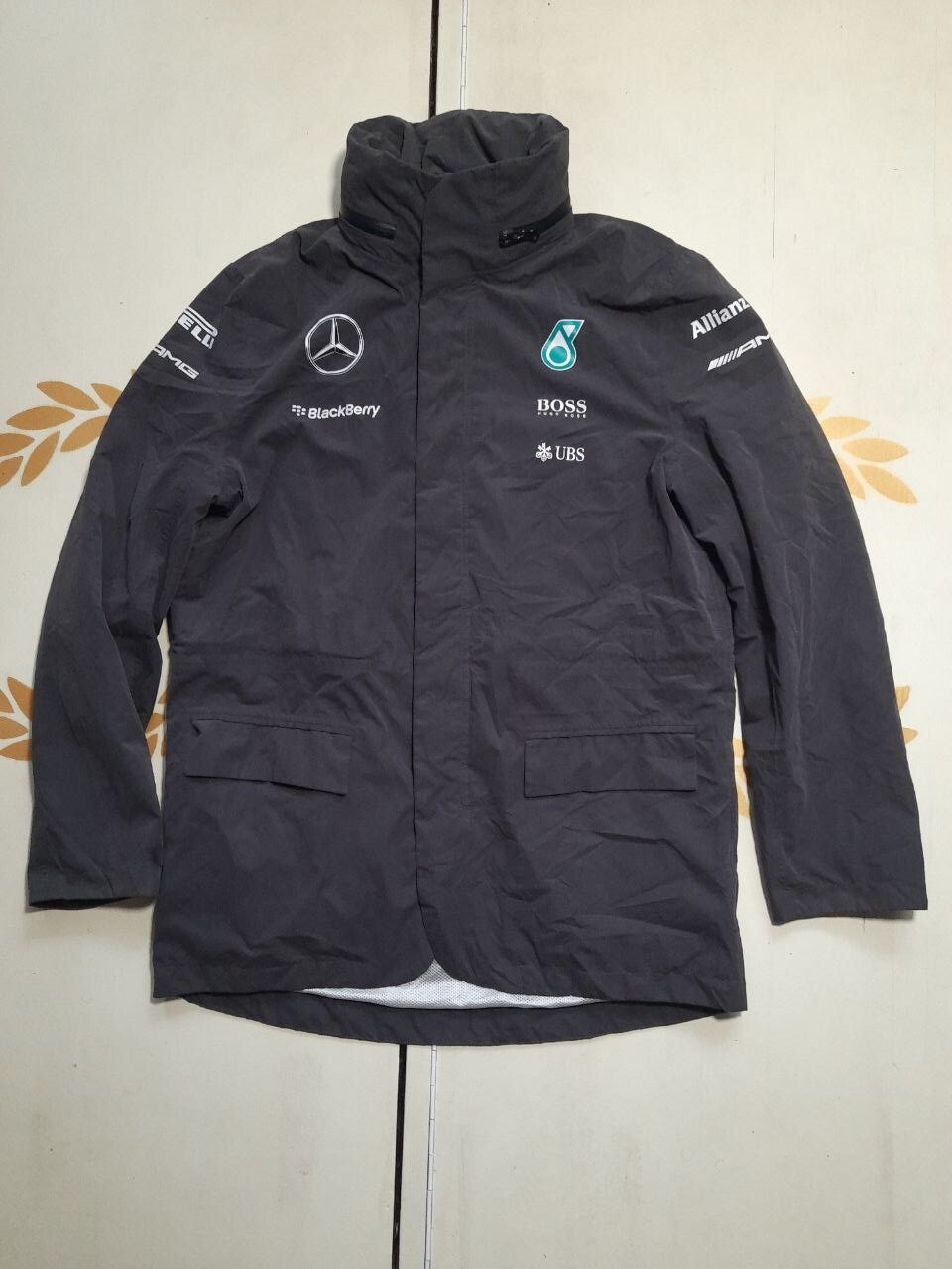 Mrecedes-AMG フードジャケット mercedes-amg-petronas-hooded-