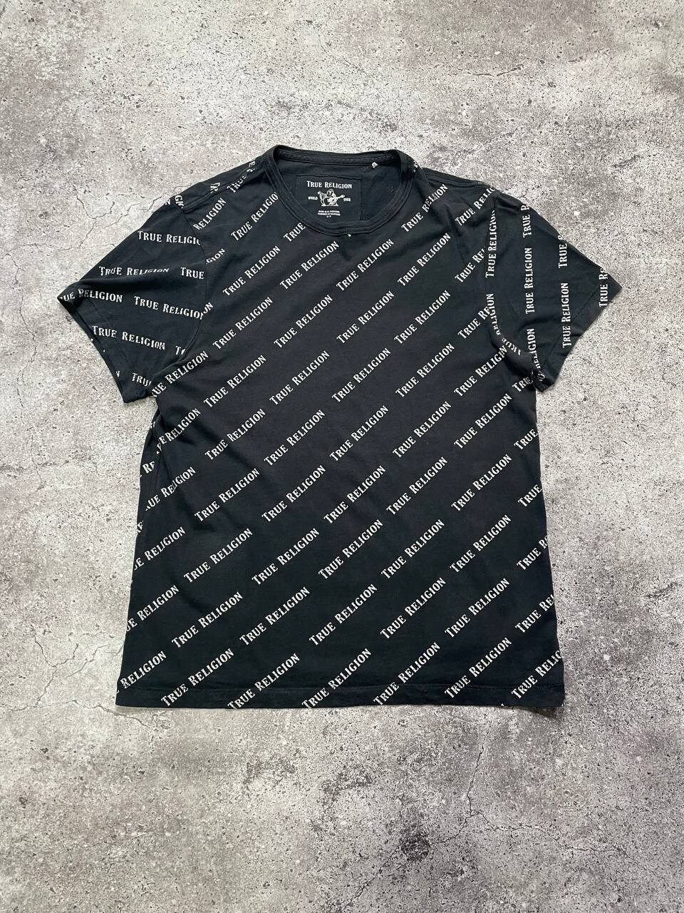 【TRUE RELIGION】★Tシャツ★ WORLD TOUR GRAPHIC TEE Men's True Religion World Tour Logo T-Shirt | JD Sports