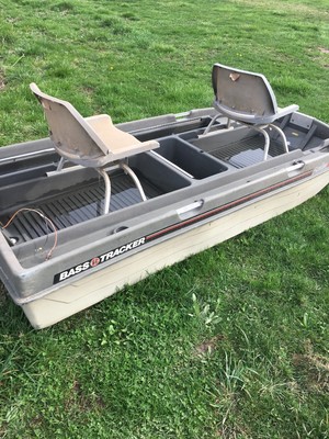 BASS TRACKER BOAT