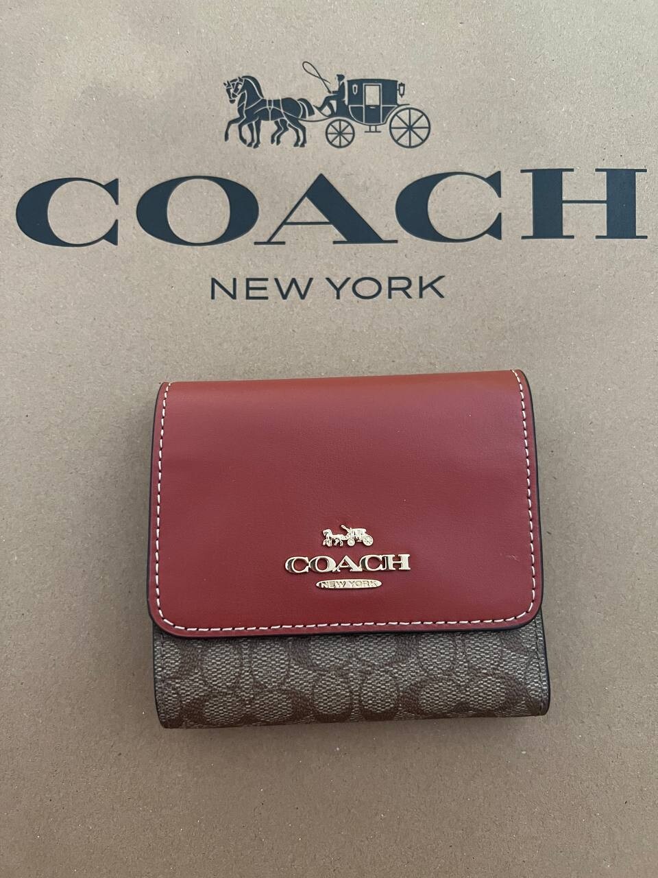 COACH★折りたたみ★Small Trifold Wallet★日本未発売 送料無料 Coach Small Trifold Wallet In Signature Canvas With