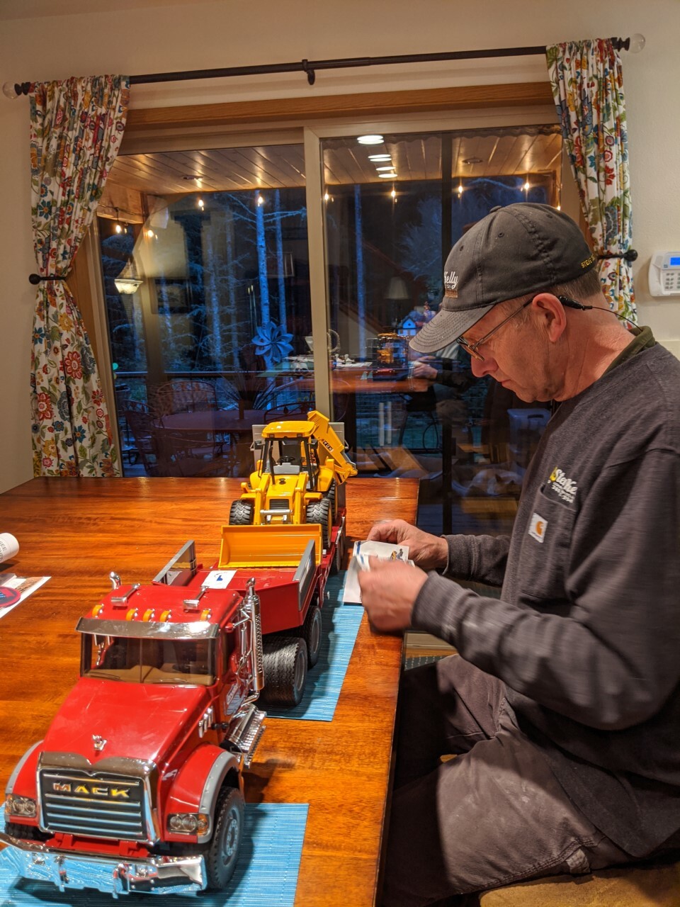 お*〜様 Bruder Mack Granite トラックとJCBバックホーセッ Bruder Toy Mack Truck Granite Flatbed Truck With JCB Loader
