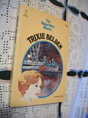 Trixie Belden #9 - The Happy Valley Mystery (Oval Paperback)