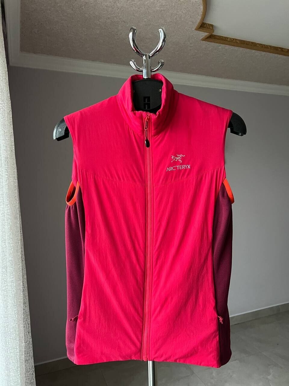 ARCTERYX ATOM LT INSULATED VEST GILET FULL ZIP PINK RED ARCTERYX ATOM LT INSULATED VEST GILET FULL ZIP PINK RED