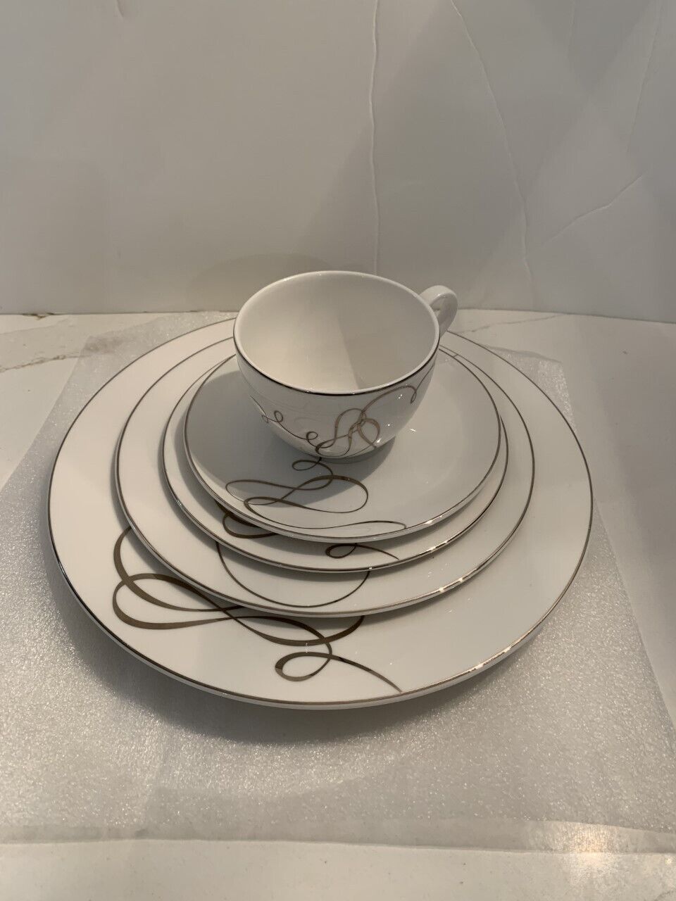 Mikasa Love Story Porcelain Dinnerware Plates Dishes 5 Piece