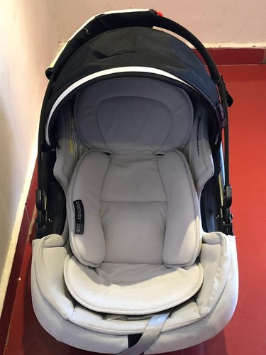 AWESOME PREOWNED Orbit G3 Baby Infant Car Seat & Base Travel System Set