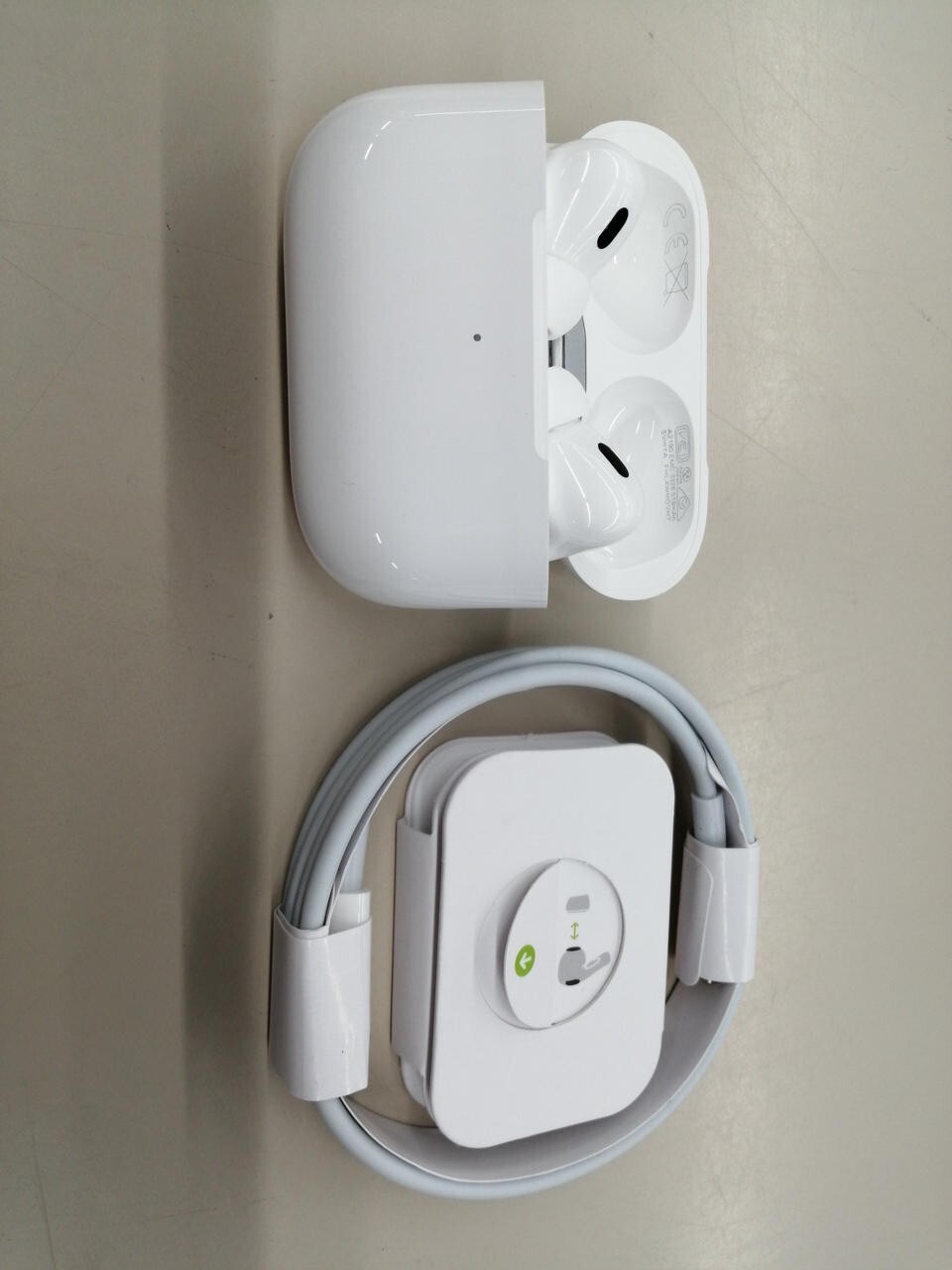 ヘッドホン APPLE MQD83J/A WHITE Apple AirPods Pro 2nd generation - White MQD83AM/A