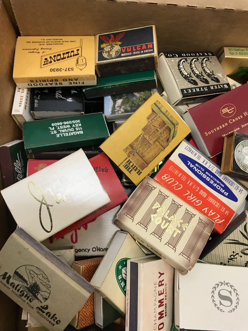 HUGE LOT VINTAGE MATCHBOX COLLECTION UNSORTED DISCOVERY BOX! MATCH BOXES
