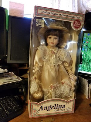 NIB Angelina Visconti Angelina Collection Limited Edition 2000 Porcelain Doll