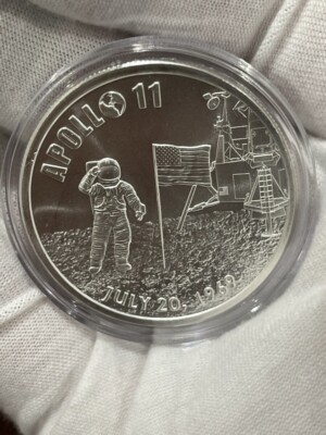  Apollo 11 50th Anniversary BU New 1oz .999 Fine Silver Round GSM IN A CAPSULE