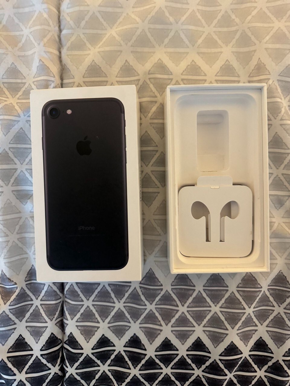 Apple iPhone 7, Black, 32GB - Empty Box (A1784) | eBay