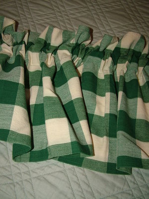 HUNTER GREEN CHECKED COUNTRY VALANCE 68X13.5 LINED BALLOON VALANCE