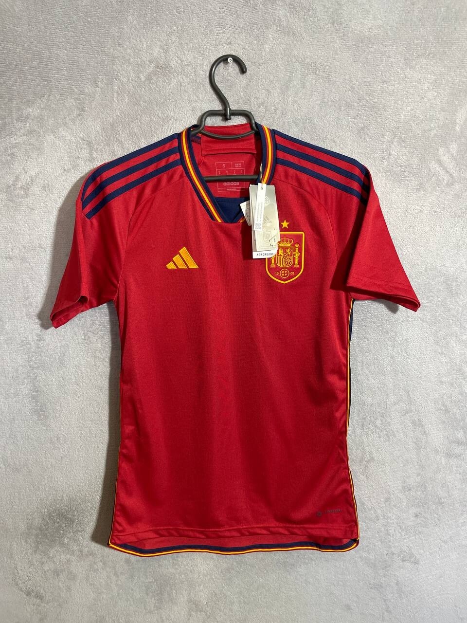 【新品未使用】adidas スペイン代表 シャツ Sサイズ レッド adidas スペイン代表 シャツ Sサイズ レッド - メルカリ
