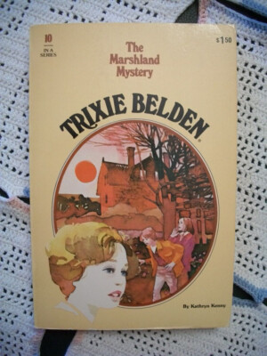 Trixie Belden #10 - The Marshland Mystery (Oval Paperback)