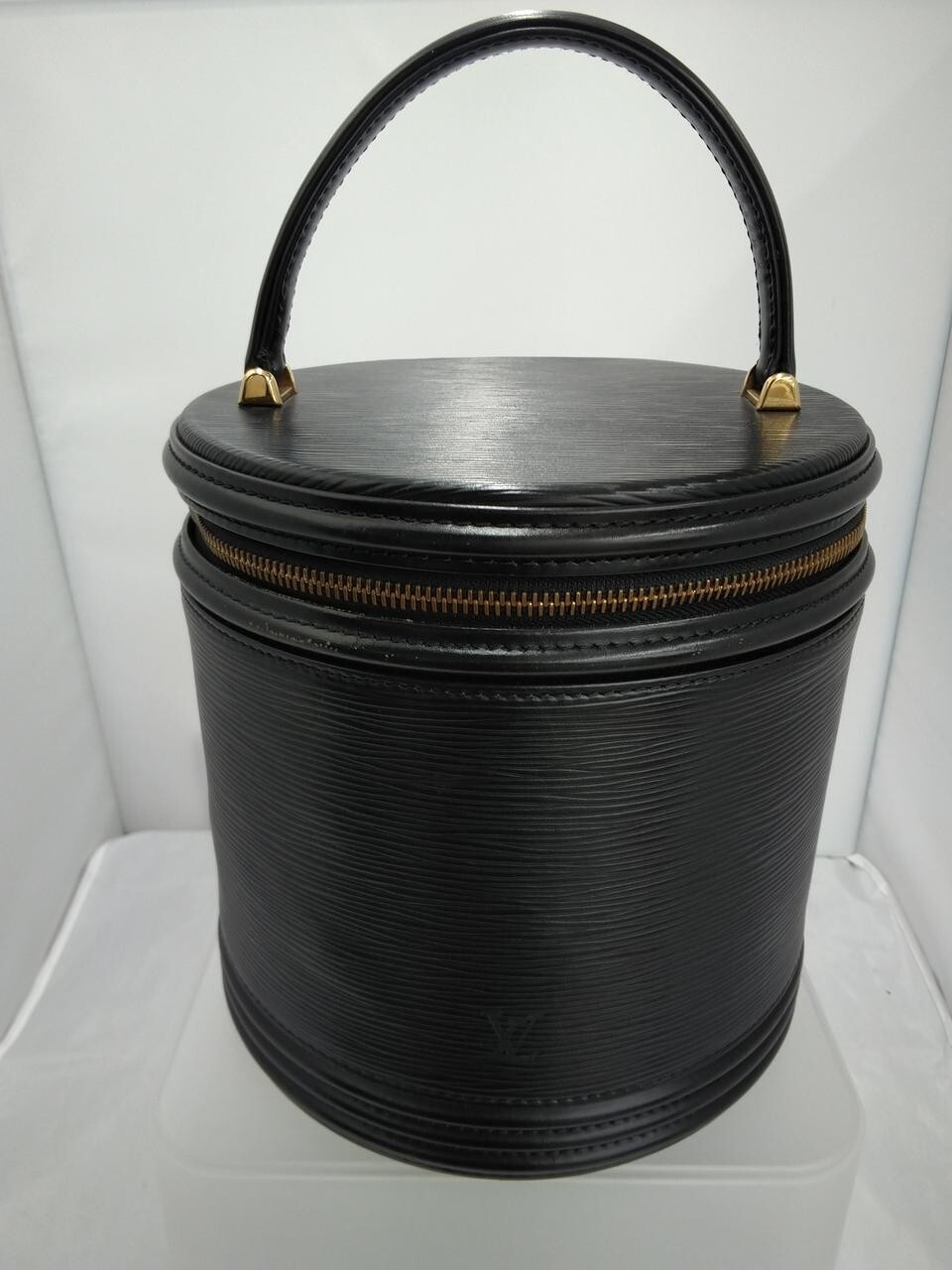 Auth LOUIS VUITTON Epi Cannes Vanity Bag Handbag Black Round Auth LOUIS VUITTON Epi Cannes Vanity Bag Handbag Black Round