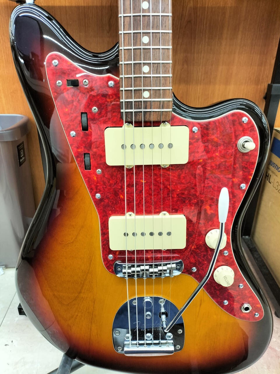 JM66-80 3TS Japan Fender Jazzmaster in 0 Tone Sunburst Crafted