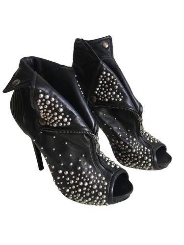 Alexander McQueen Black Leather Studded Faithful Skull Peep