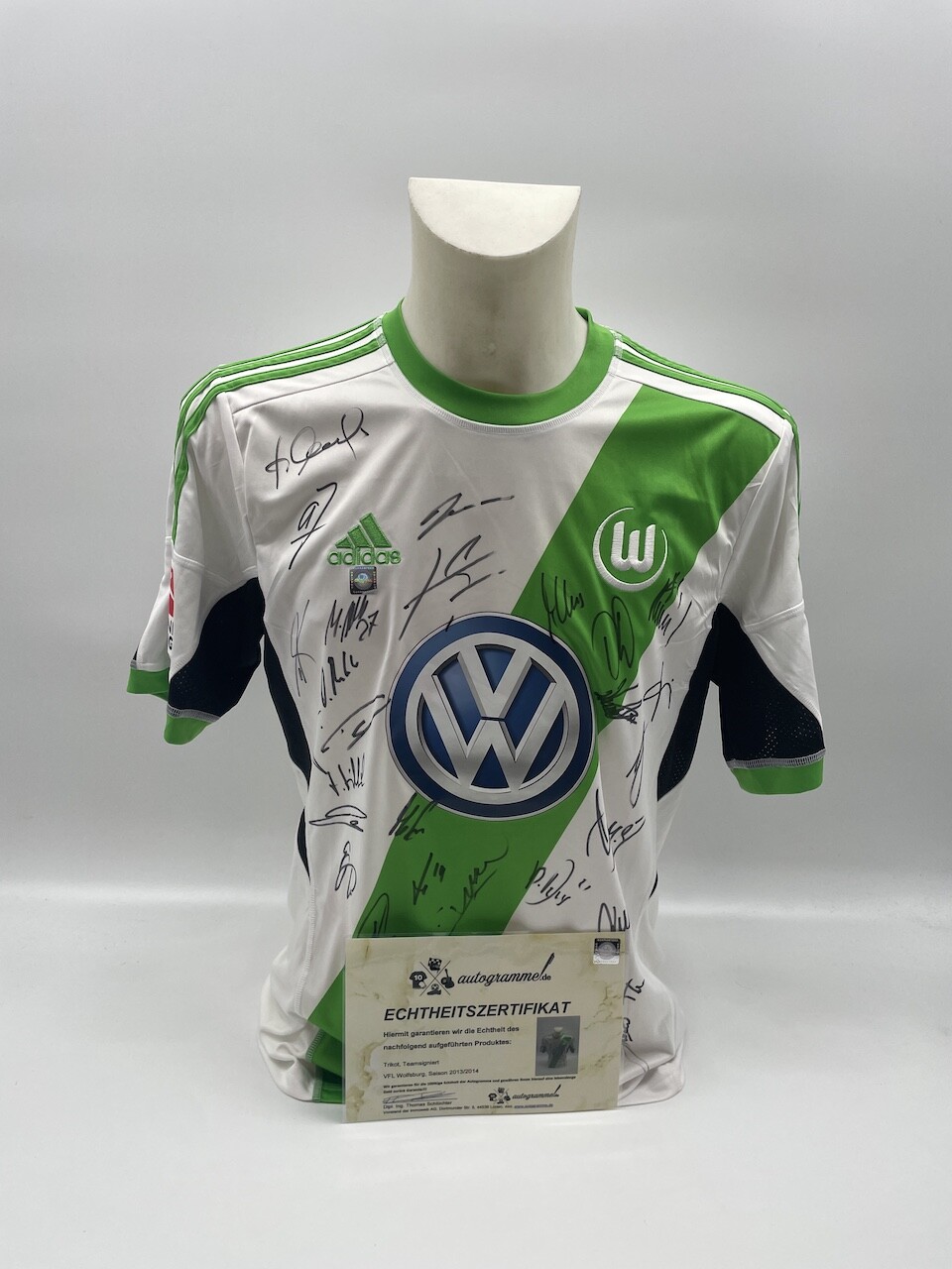 新品　長谷部　直筆サイン入り　ユニフォーム　VFL WOLFSBURG 13番 Vfl Wolfsburg Jersey 13/14 Team Signed Autograph Adidas COA