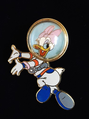 Disney Disneyland DLR 56213 Astronaut - Daisy Duck Pin