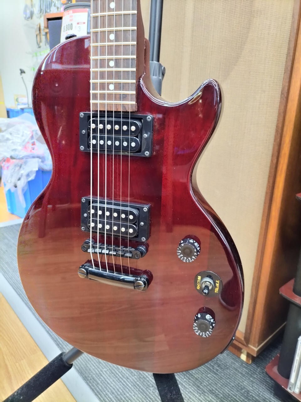 Epiphone エピフォン　Les Paul Special Model Amazon.com: Epiphone Les Paul Special-II E1 Electric Guitar