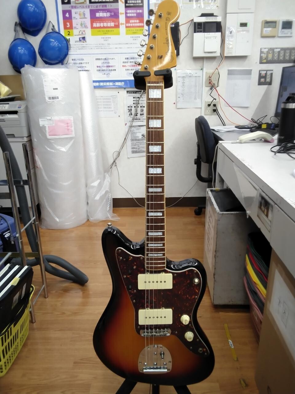 Fender Japan JM-66B 3TS Jazzmaster 3 Tone Sunburst Crafted in Japan 2004-2005 Fender Japan JM-66B 3TS Jazzmaster 3 Tone Sunburst Crafted in Japan 2004-2005