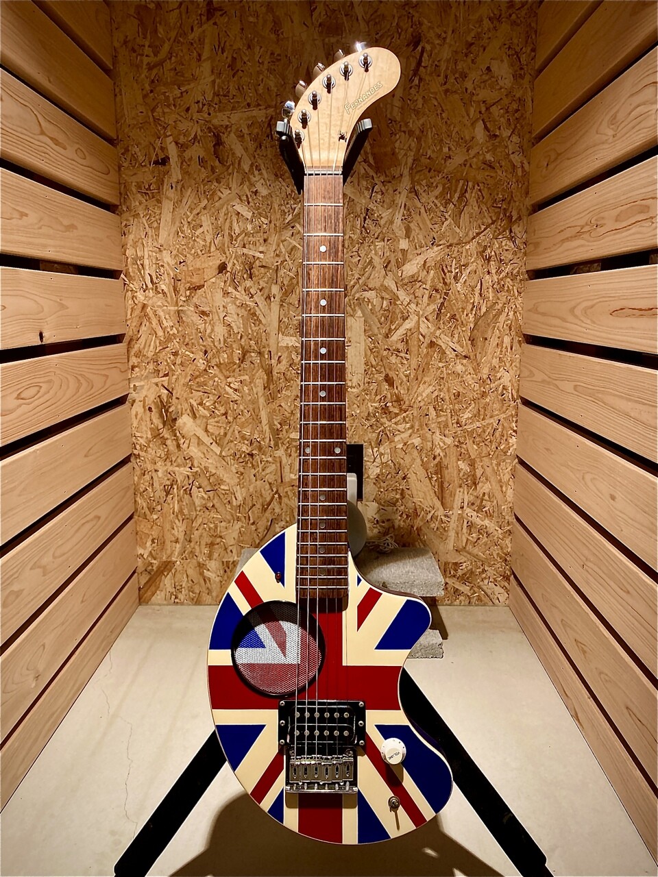 The Fernandes Zo-3! - YouTube