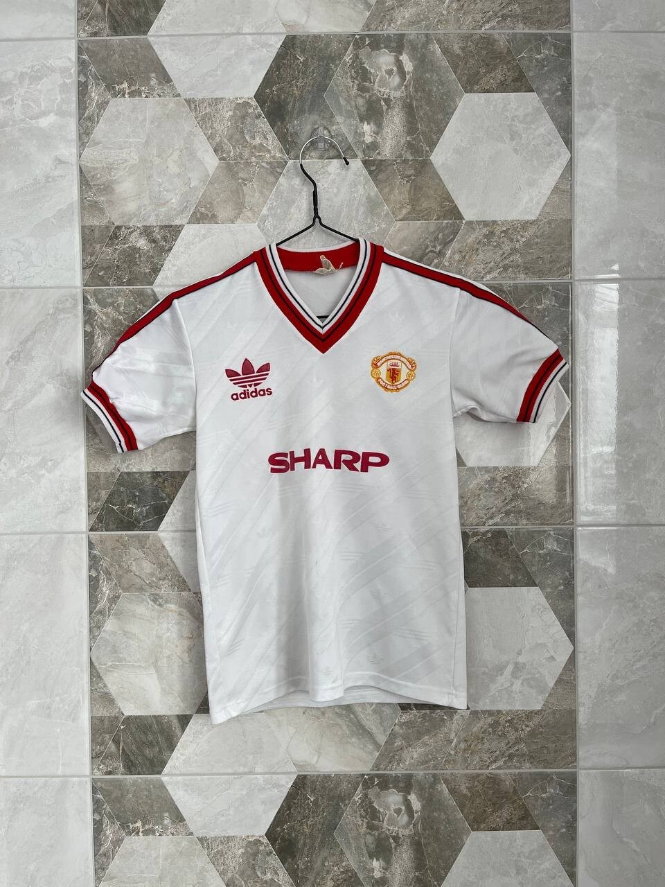 【レア☆MANCHESTER　UNITED】パーカー　OFFICIAL　赤　LL 1018235_Thumb_1827148.jpg
