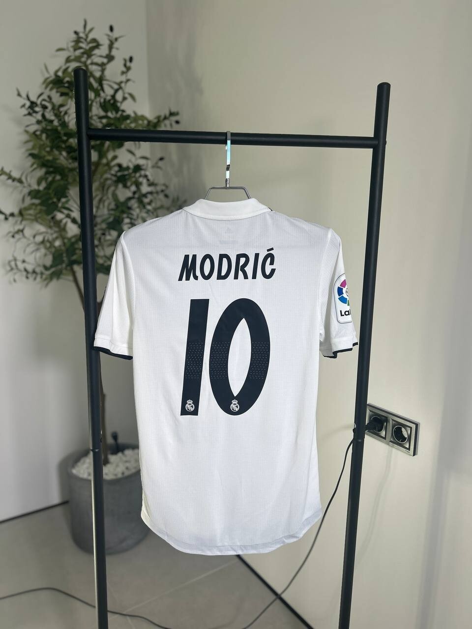 レアル・マドリード 2018 MODRIĆ ジャージ レアル・マドリード 2018 海洋ゴミで作られたプレマッチジャージ
