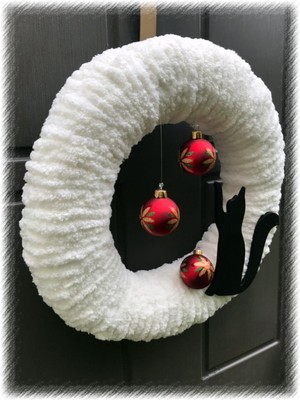 CAT CHRISTMAS WREATH BLACK CAT CHRISTMAS WREATH WHITE AND BLACK CHRISTMAS WREATH