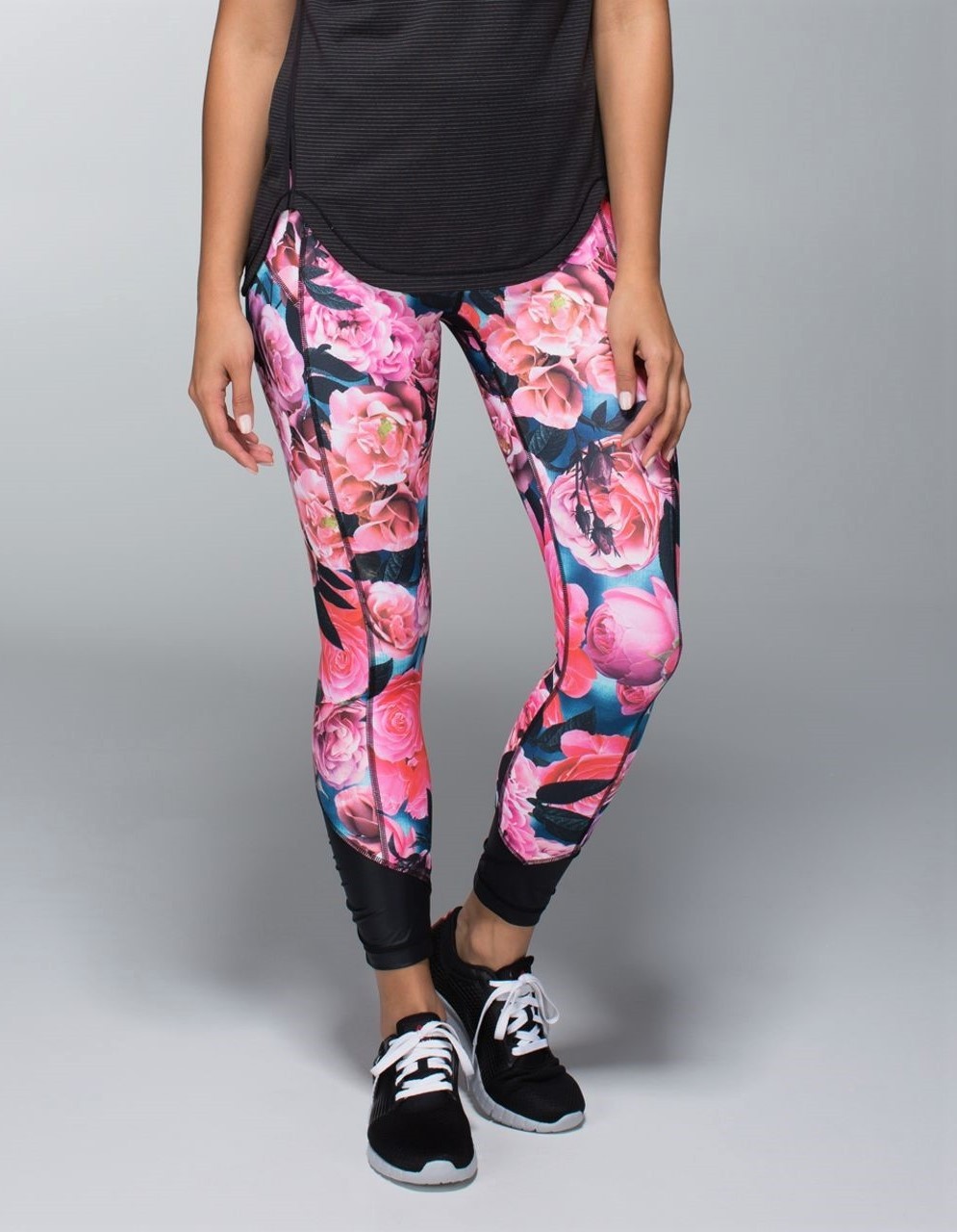 NWT Lululemon Pace Queen Tight Run Size 4 Secret Garden Black 7/8 Pant -- RARE !