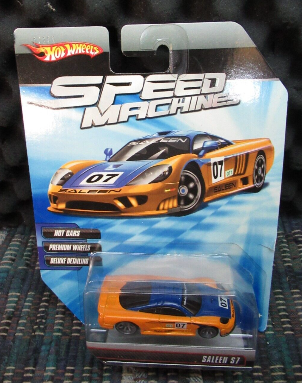 ミニカー HOT WHEELS     SALEEN S7 Amazon.com: Hot Wheels Saleen S7, Race World Speedway '10 4