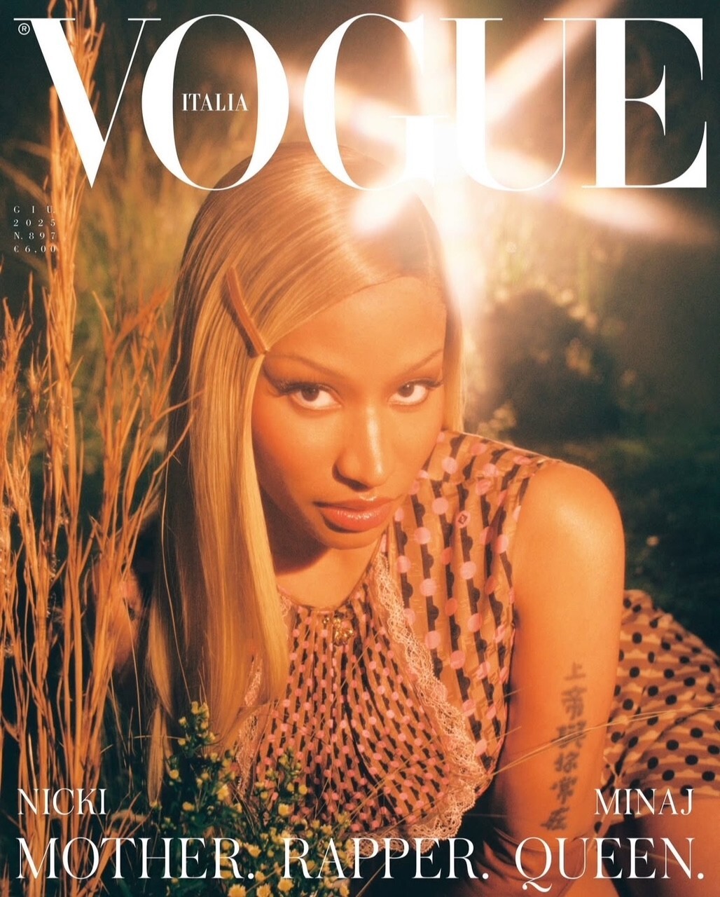 女性情報誌 Vogue Italia Magazine October 2020 VOGUE Magazine ITALIA June 2025 NICKI MINAJ by PETRA COLLINS