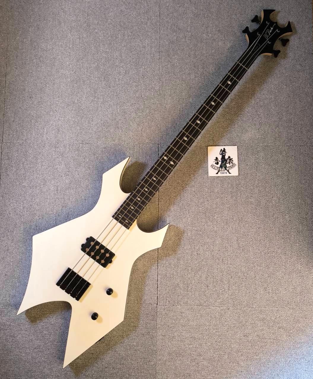 B.C. Rich Warlock Revenge Electric Bass White Used 4.25kg