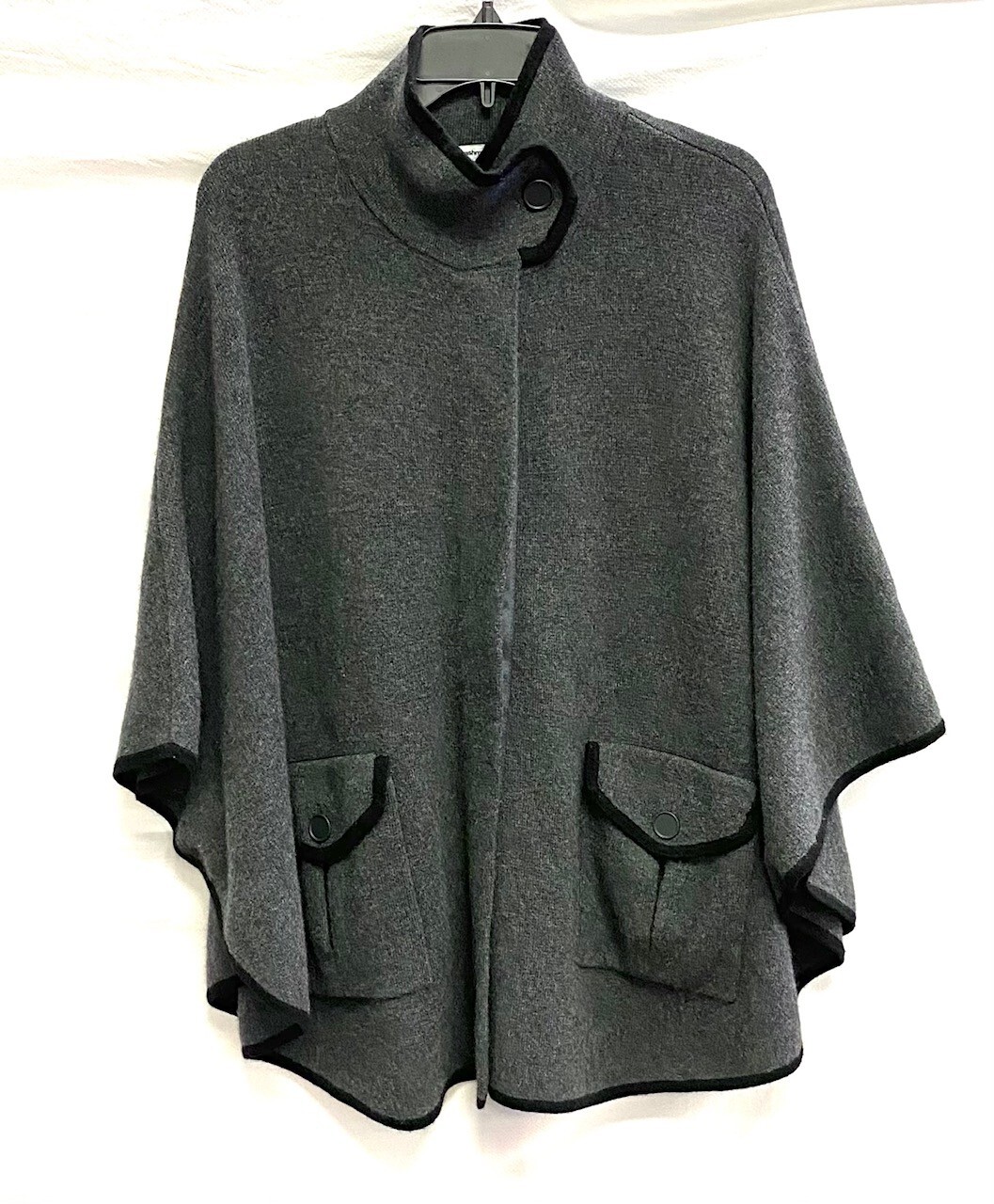 

THE CASHMERE PROJECT Серо-черная окантовка на молнии с передним карманом, накидка-пончо, пальто AOS, Multicolor