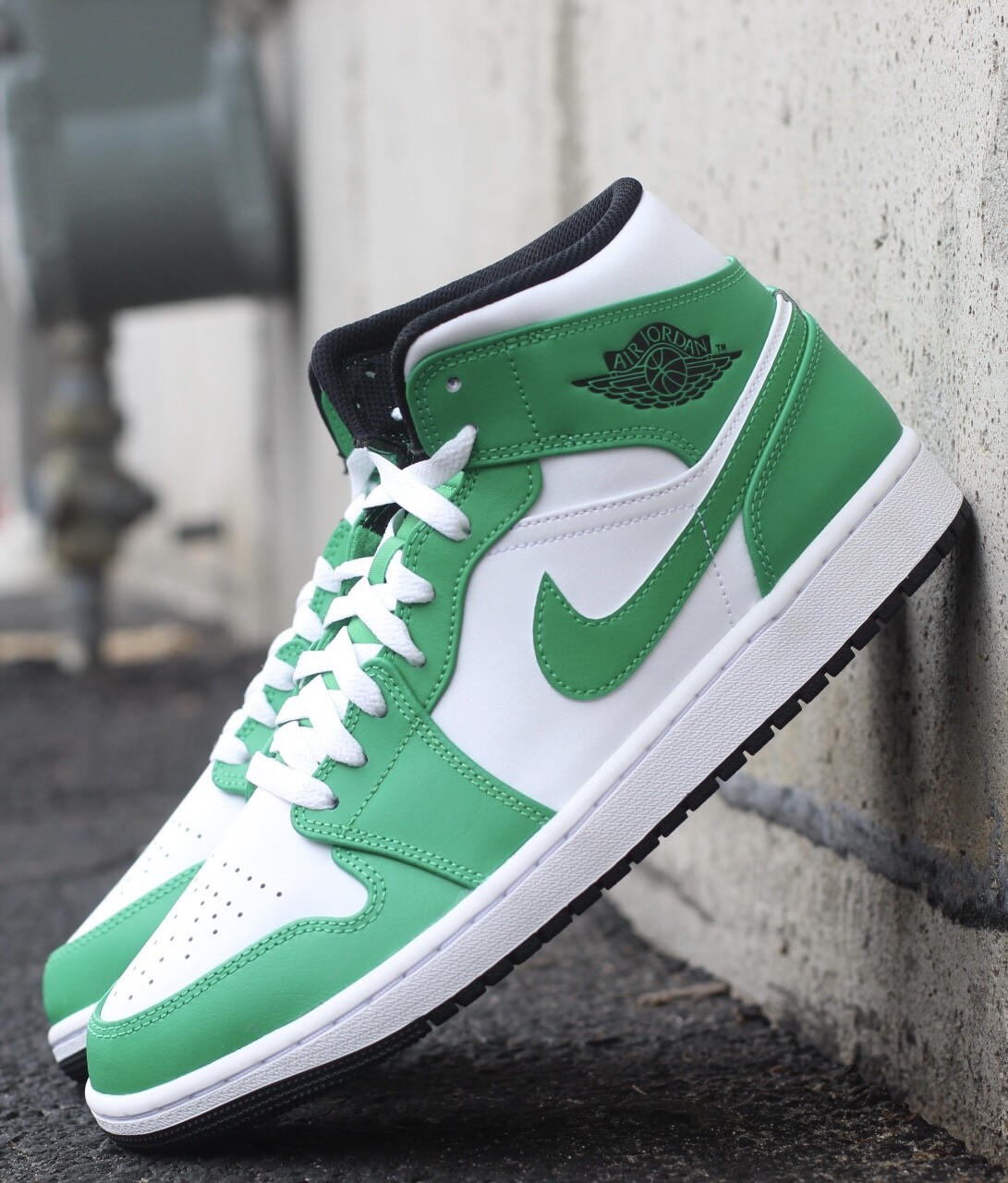 Nike Air Jordan 1 Mid Lucky Green White DQ8426-301 Mens New Nike Air Jordan 1 Mid Lucky Green White DQ8426-301 Mens New