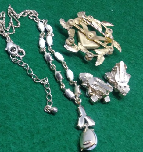 3 pcs White Glass And Gold Jewelry Set