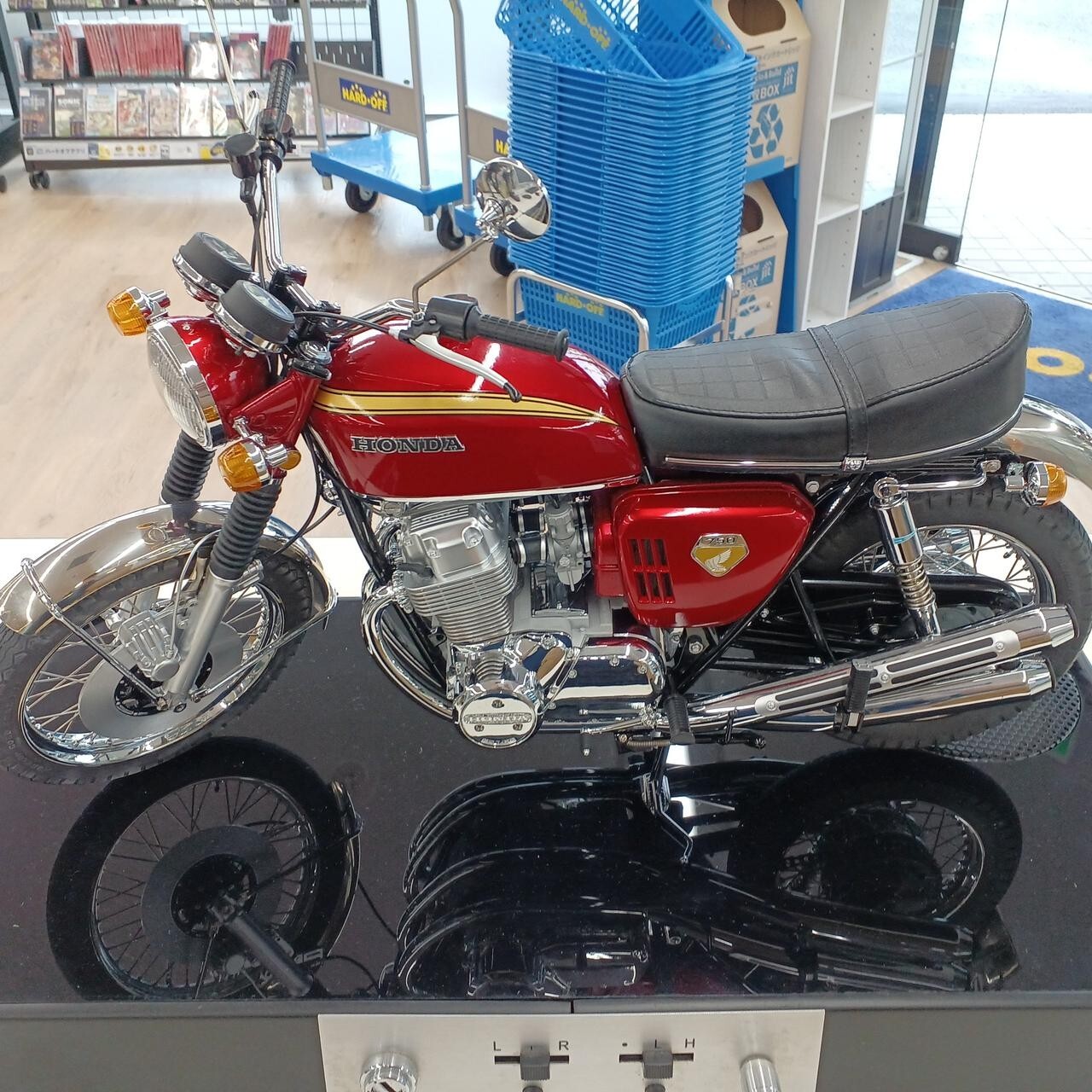 AOSHIMA製 Honda CB750FOUR キャンディレッド＆CB1300super four 20