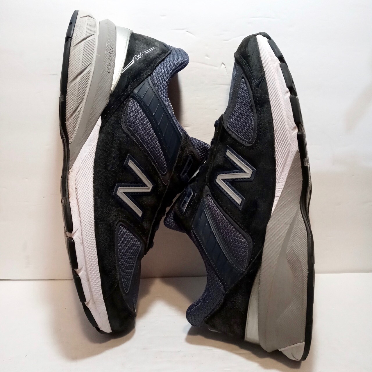 navy blue 990v5