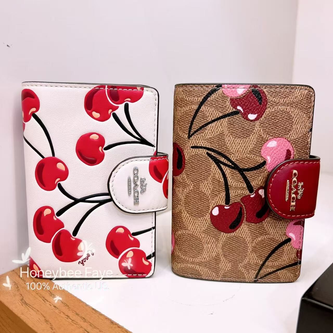 【COACH】Billfold Wallet With Cherry Print Coach Essential Billfold Wallet With Cherry Print COACH