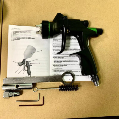 Black Spray Gun 1.3mm Nozzle 600 ML Car Paint Tool for Paints and Varnishes