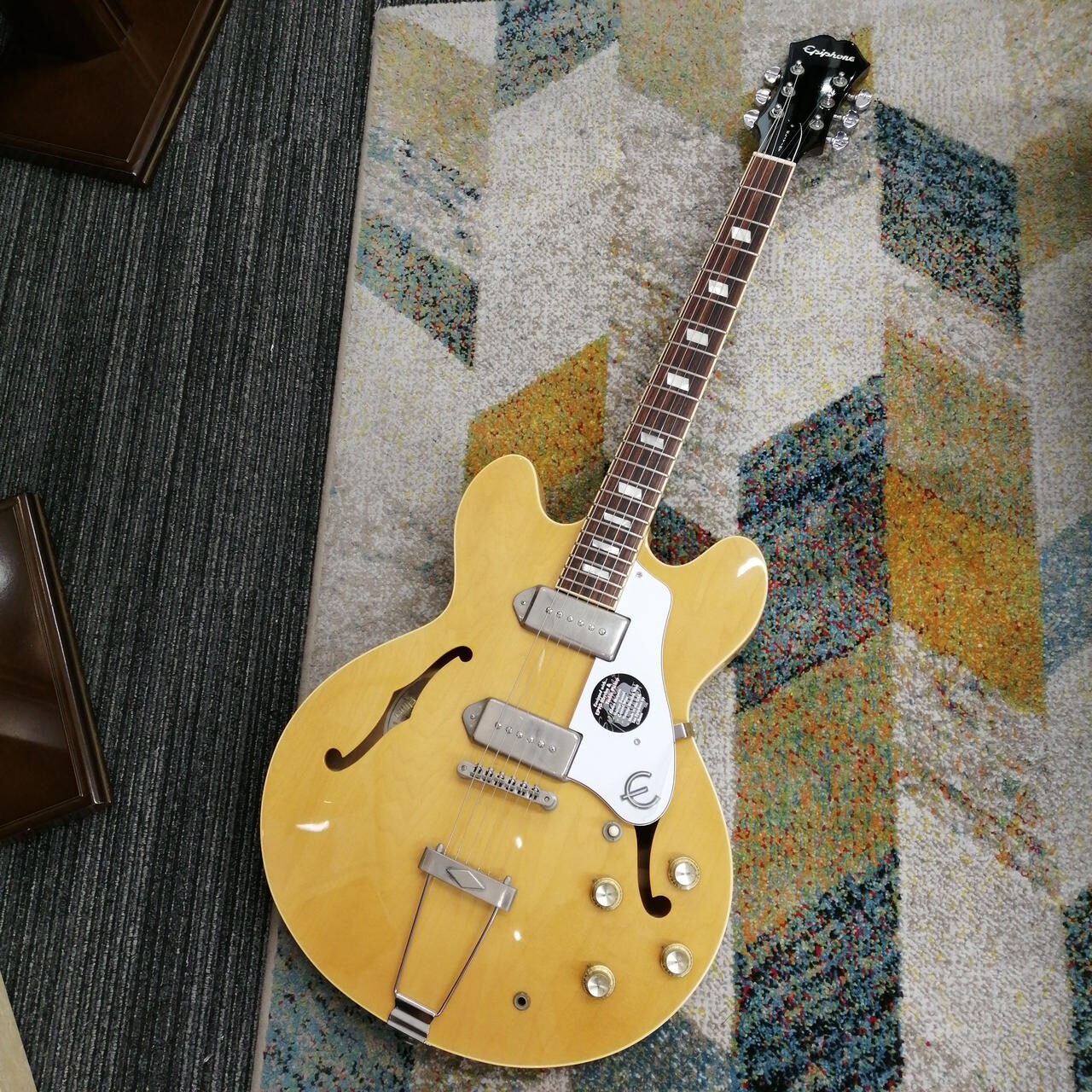 【訳あり商品】　Epiphone Elitist 1965 Casino 2006 Epiphone Elitist 1965 Casino Vintage Sunburst - YouTube