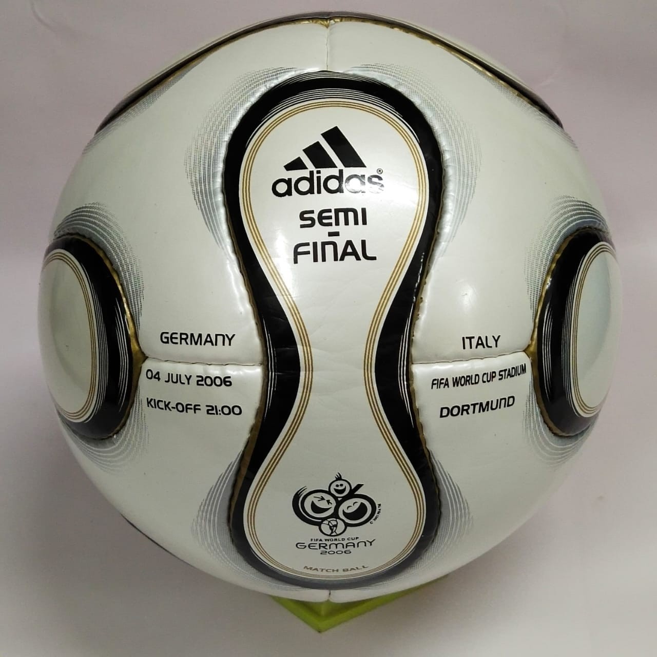 未使用　adidas TEAMGEIST 2006年 ドイツワールドカップ公式球 Adidas Teamgeist FIFA World Cup Germany 2006 Official Match