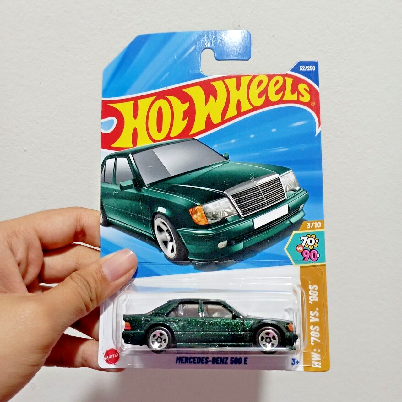 Hot Wheels 2025 Case C Mercedes-Benz 500 E Green - International