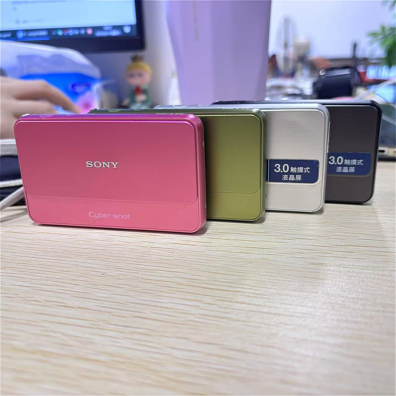 Sony Cyber Shot DSC-T99 Digital Camera 4X Optical Zoom