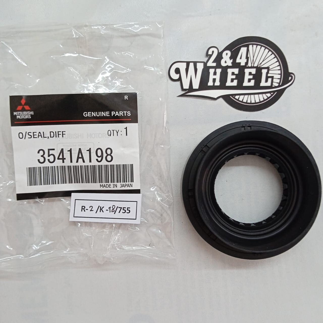 Mitsubishi 3541A198 Drive Shaft Oil Seal Differential Front