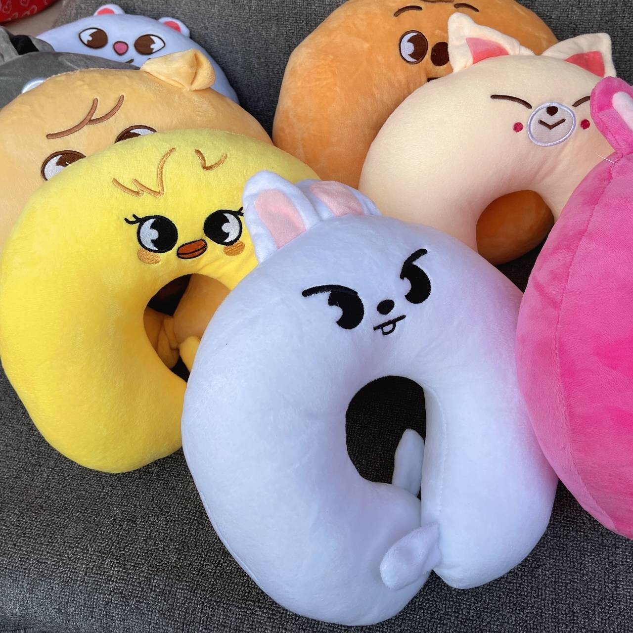 PILOT:FOR★★★★★ SKZOO ネックピロー フィリックス NEW SKZOO U-Pillow Stray Kids Felix U Shape Travel Pillow