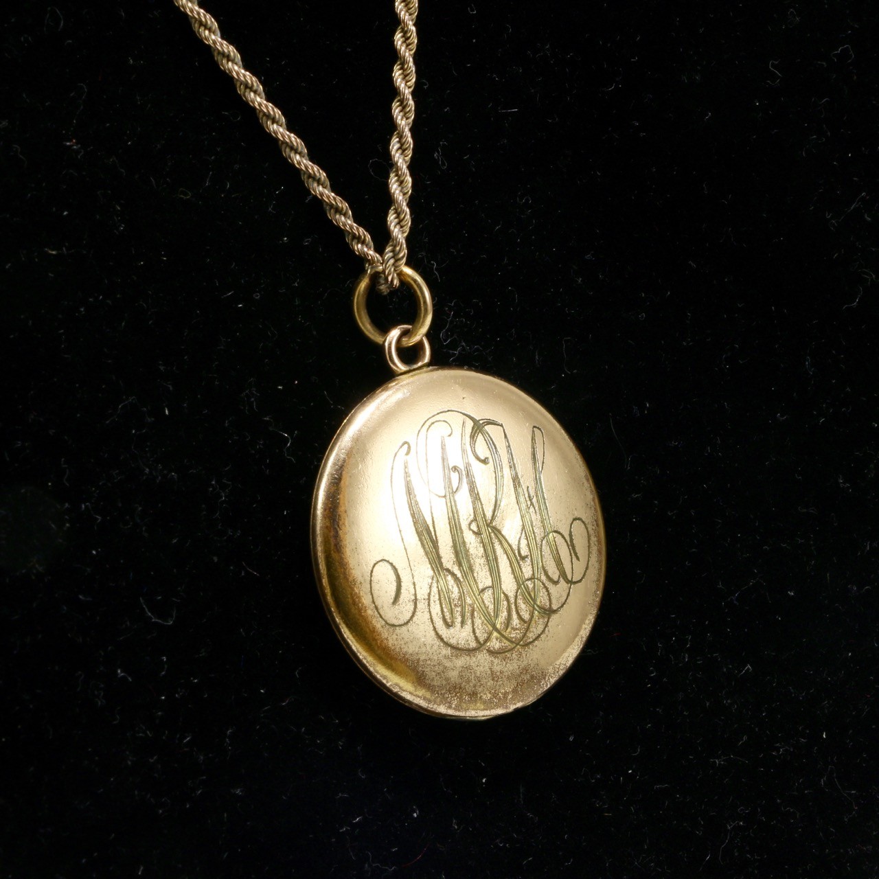 Antique Art Nouveau Locket with Heart, 10k Yellow Gold Maker Mark