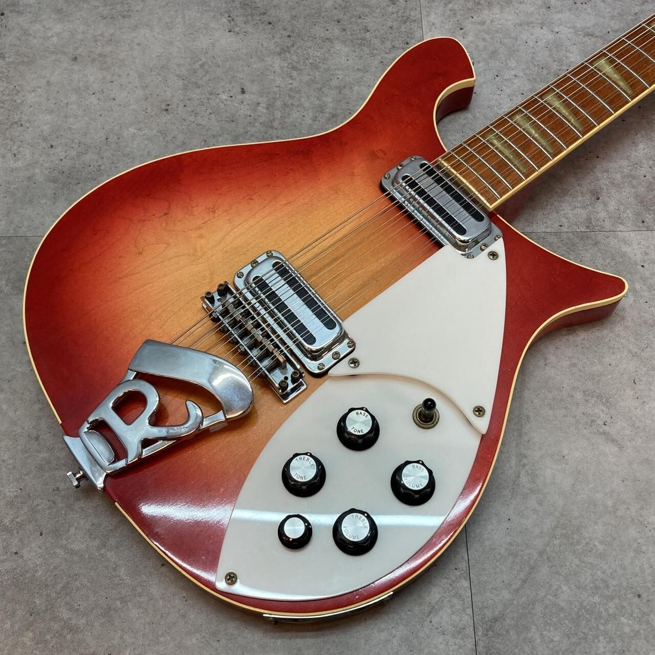 【美品】Rickenbacker 620 Rickenbacker 620 Electric Guitar In Fireglo with Case – Alto